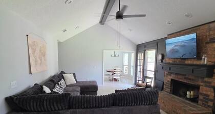 Christie Drive Retreat - Brand new to VRBO fully updated 3-bed, 2/bath house.