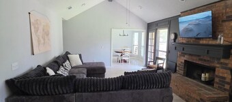 Christie Drive Retreat - Brand new to VRBO fully updated 3-bed, 2/bath house.