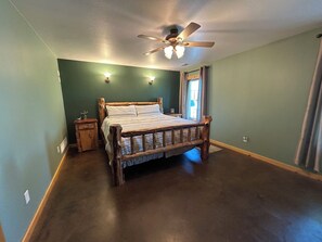 3 bedrooms, free WiFi, bed sheets, wheelchair access
