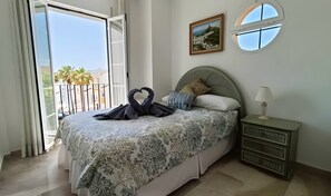 Room - Holiday Home 'Nouvelle Location Bord De Mer' with Sea View, Wi-Fi and Air Conditioning (Casares)