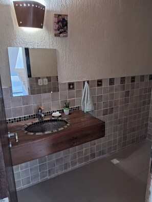 Bruser, håndklæder, Sæbe, Toiletpapir