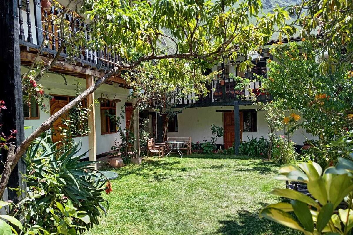 Classic-Doppel- oder -Zweibettzimmer, Balkon, Gartenblick | Unterkunftsgelände