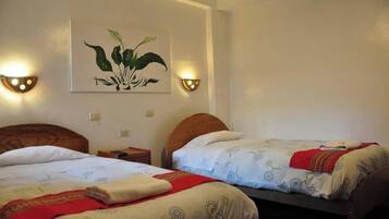 Classic Twin Room | Desk, free WiFi