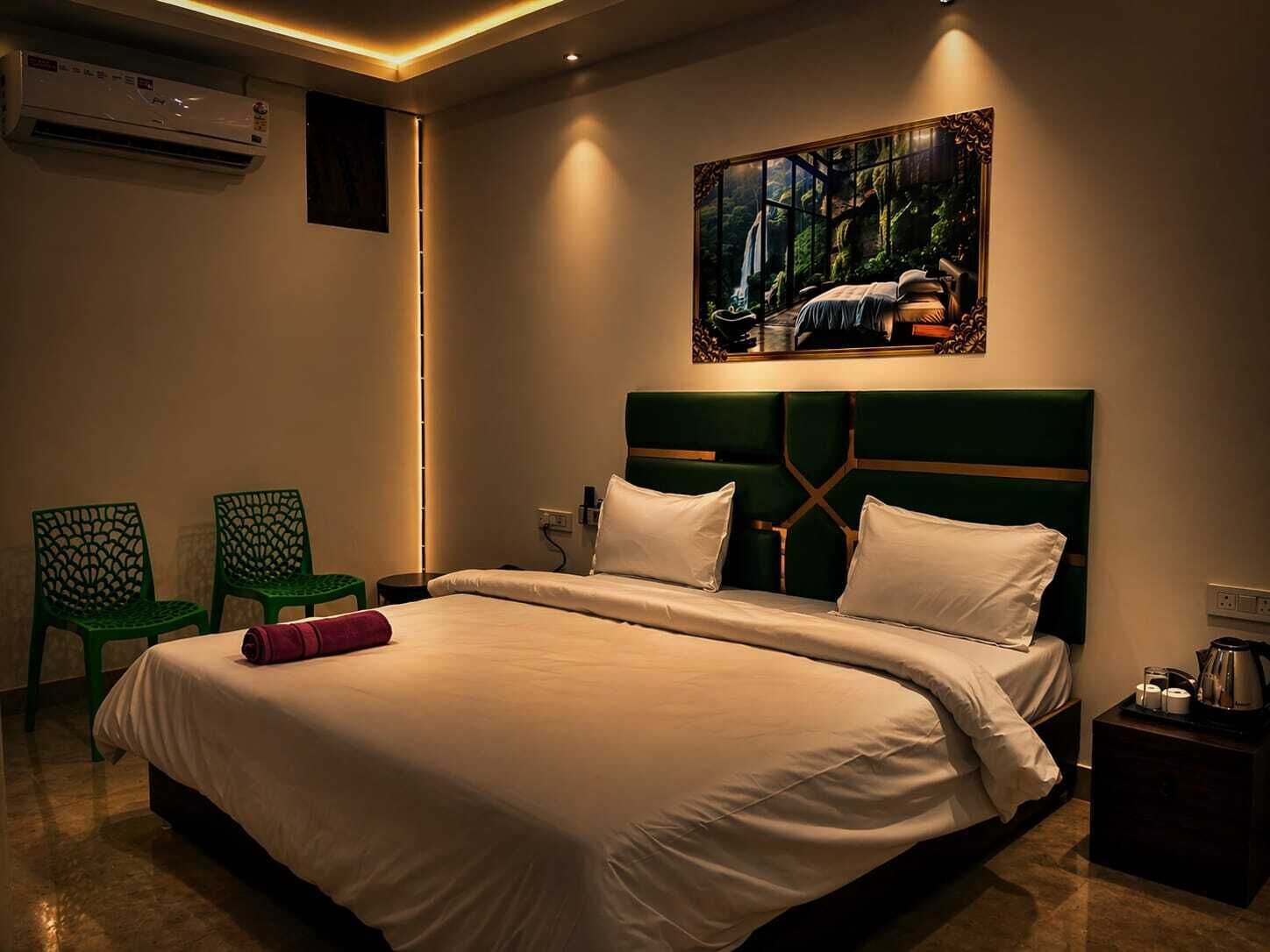 Phòng đôi Deluxe, quang cảnh thành phố | Két bảo mật tại phòng, bàn, bàn ủi/dụng cụ ủi quần áo 