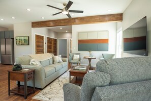 Living area - Perfect new construction apartment centrally located in Troy. (Troy)
