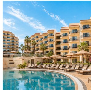 Outdoor pool - Best location in Cabo! Villa del Palmar 1BDR ,walk to Medano Beach & Marina. (Cabo San Lucas)