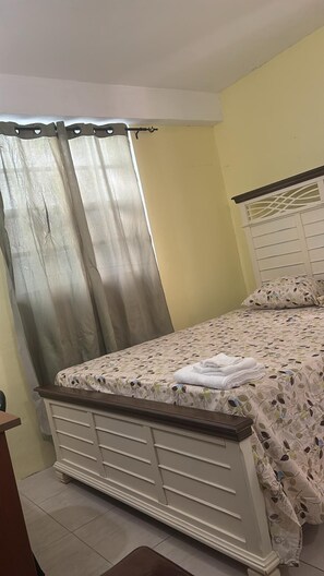 2 chambres, fer et planche à repasser, Wi-Fi gratuit, draps fournis