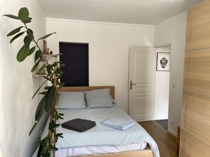 Fer et planche à repasser, draps fournis