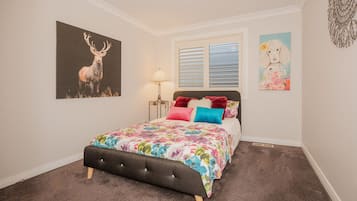 Classic Cottage, 4 Bedrooms, Kitchen | Free WiFi
