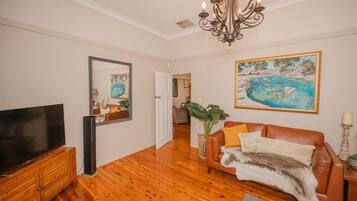 Classic Cottage, 4 Bedrooms, Kitchen | Living area | Flat-screen TV