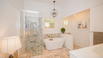 Classic Cottage, 4 Bedrooms, Kitchen | Bathroom | Towels, soap, shampoo, toilet paper