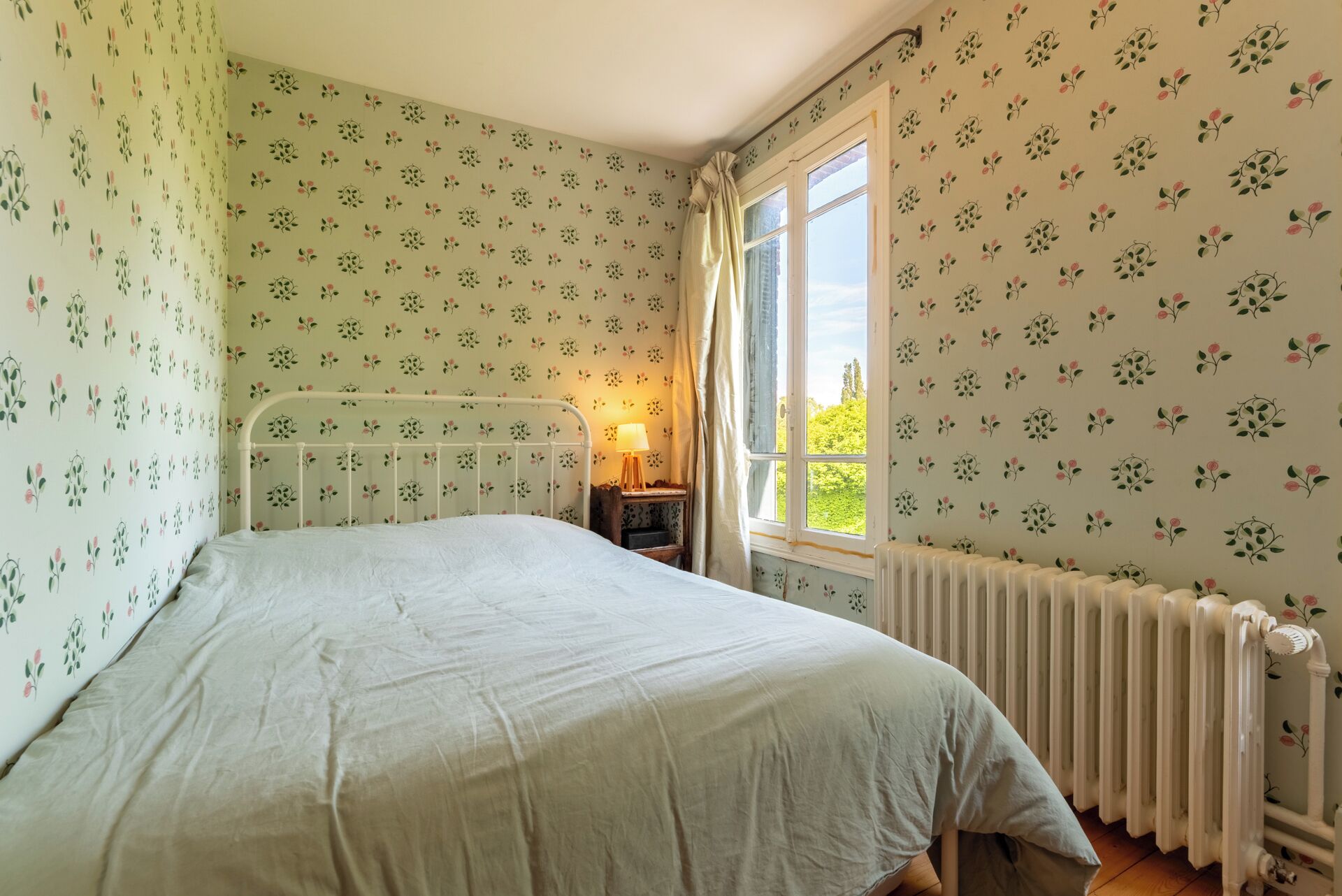 Iron/ironing board, Internet, bed sheets
