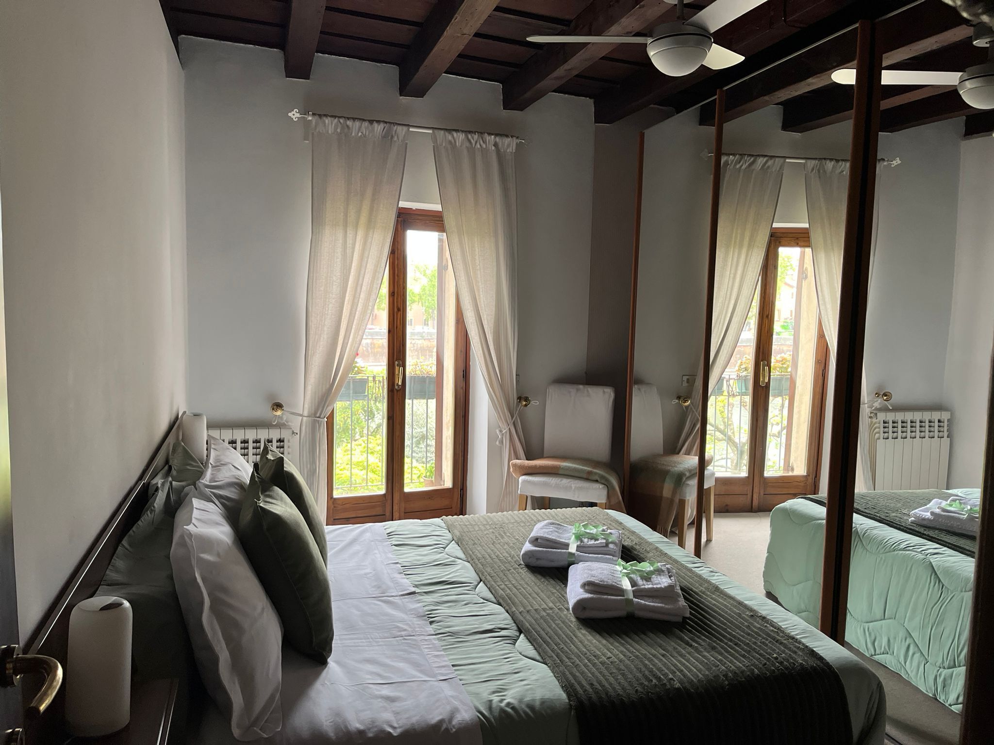 1 habitación, tabla de planchar con plancha, wifi gratis y ropa de cama 