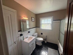 Bathroom - Hot Tub Hideaway: 5 min to Churchill Downs (Louisville)