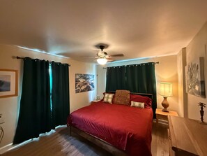 WiFi - Hot Tub Hideaway: 5 min to Churchill Downs (Louisville)