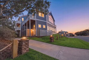 Exterior - WhileAway Luxury Guest Suite, Sound Side Sunset Views, Walk to Beach (Kitty Hawk)