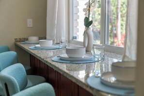 A kitchen counter with plates, bowls, and a vase. - Tropical Escape•Pool•Outdoor Cinema• Near Beach (Fort Lauderdale)