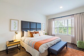 Iron/ironing board, WiFi, bed sheets - Resort Townhouse 2b/2b With private Hot Tub Near Disney (Kissimmee)