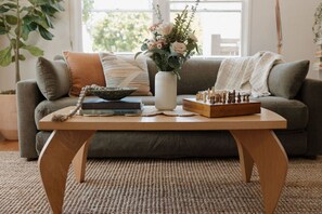 TV, fireplace, ping pong, books - 🌊 Designer Bird Rock Gem | Walk to Beach & Cafe (La Jolla)