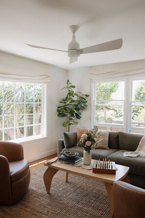 TV, fireplace, ping pong, books - 🌊 Designer Bird Rock Gem | Walk to Beach & Cafe (La Jolla)