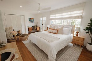 Desk, travel cot, WiFi, bed sheets - 🌊 Designer Bird Rock Gem | Walk to Beach & Cafe (La Jolla)