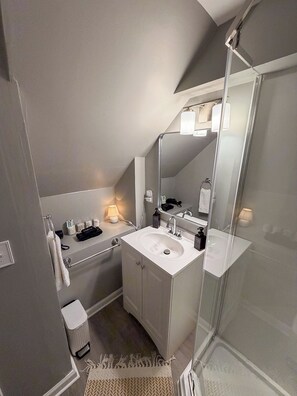 Bathroom - Luxe 4BR Home | 2 Miles to DT | New Listing (Minneapolis)