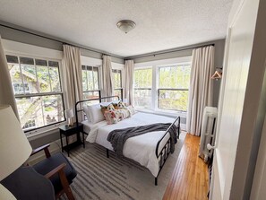 Room - Luxe 4BR Home | 2 Miles to DT | New Listing (Minneapolis)