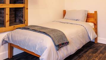 4 bedrooms, free WiFi, bed sheets