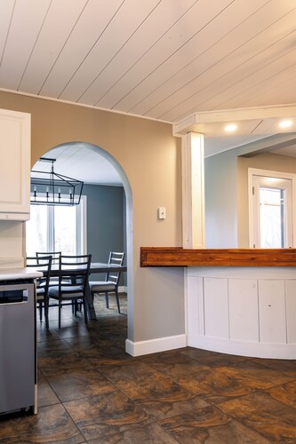 Cozy prairie retreat in Niverville, MB. Large outdoor and indoor space!