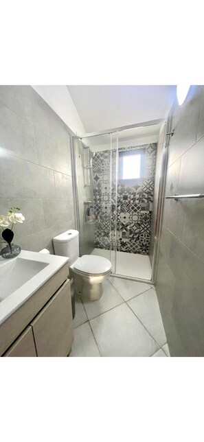 Hair dryer, towels, soap, toilet paper - Vrbo Property (Santa Maria)