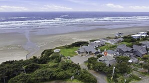 Beach nearby - The Yaquina House (Newport)