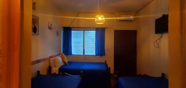 Habitación triple básica, patio | Wifi gratis 