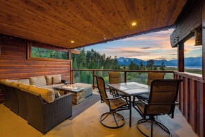 Outdoor dining - 7 bedroom Luxury by the Lake (South Lake Tahoe)