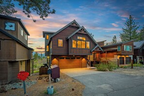 Exterior - 7 bedroom Luxury by the Lake (South Lake Tahoe)