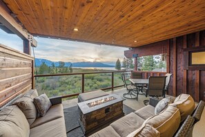 Outdoor dining - 7 bedroom Luxury by the Lake (South Lake Tahoe)
