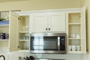 Interior - Cottage Gem in Heart of Carlton Landing. Walk to Pools, Restaurants & Beach (Carlton Landing)
