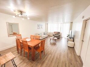 TV - Elegant 1BR Oceanfront Retreat Sleeps 6 (Hollywood)