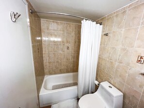 Bathroom - Elegant 1BR Oceanfront Retreat Sleeps 6 (Hollywood)