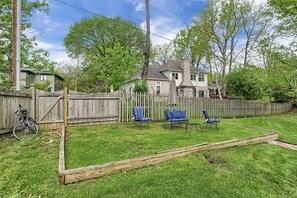Property grounds - Broad Ripple Retreat | Private Gym & Yard (Indianapolis)