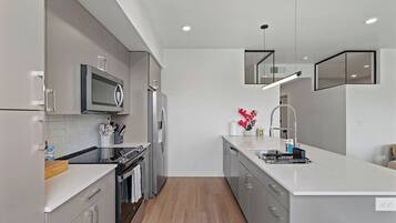 Apartment, 2 Bedrooms, Kitchen, Park View | Private kitchen