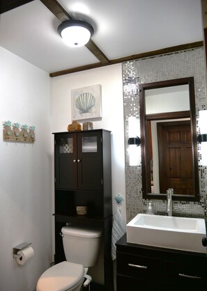 Dusche, Haartrockner, Bidet, Handtücher