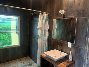 Towels, soap, toilet paper - BRISAMAR GUESTHOUSE (Puerto Escondido)
