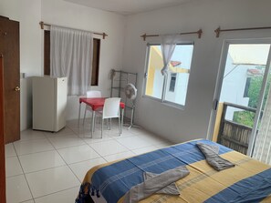2 bedrooms, WiFi, bed sheets - BRISAMAR GUESTHOUSE (Puerto Escondido)