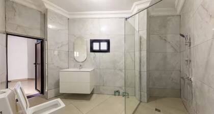 Charming 3-bedroom villa with AC in superb Abidjan location