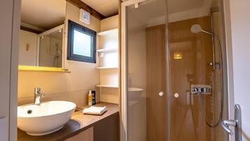 Superior Chalet, 2 Bedrooms, Lake View | Bathroom
