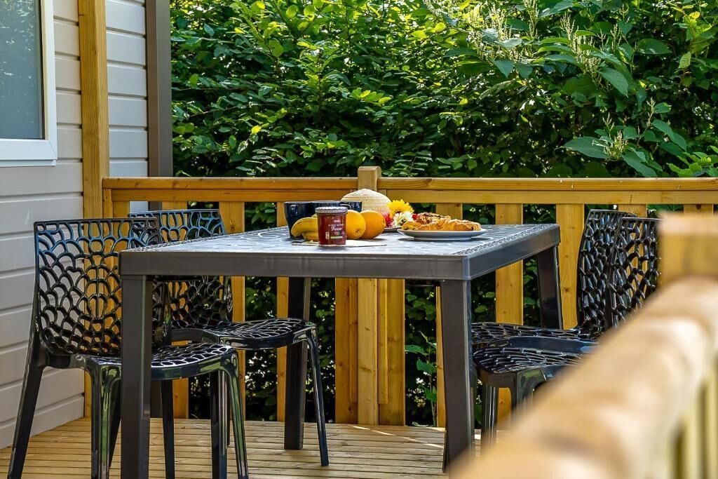 Comfort stacaravan, 2 slaapkamers | Buiten dineren