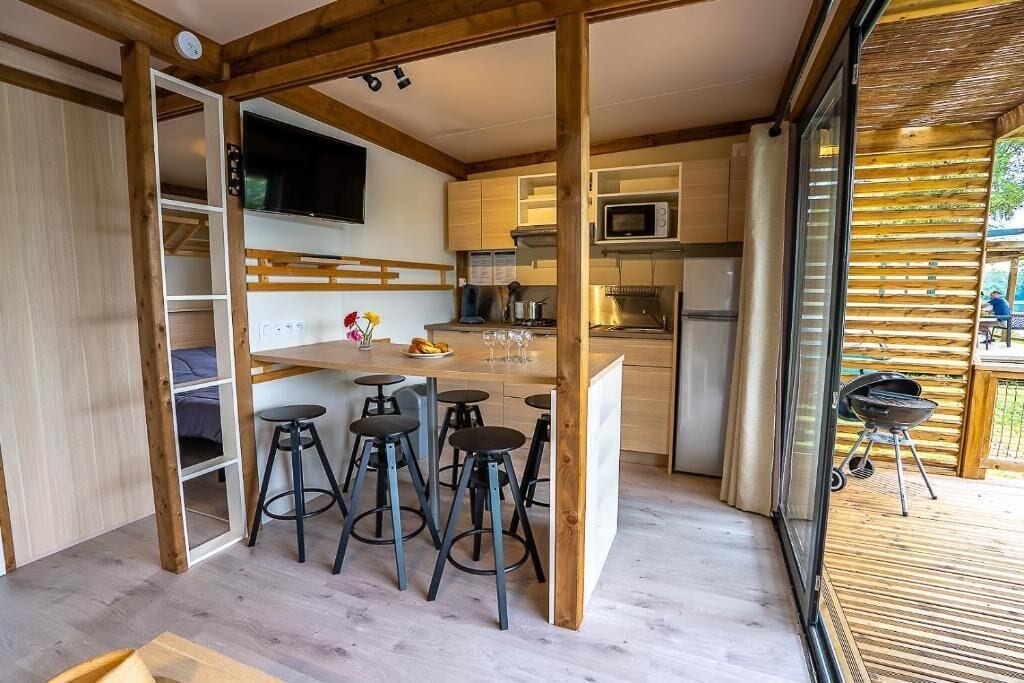 Chalet Supérieur, 3 chambres, vue lac | Cuisine privée | Nécessaire de nettoyage