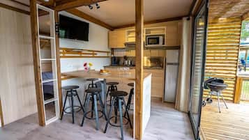 Chalet Supérieur, 3 chambres, vue lac | Cuisine privée | Nécessaire de nettoyage