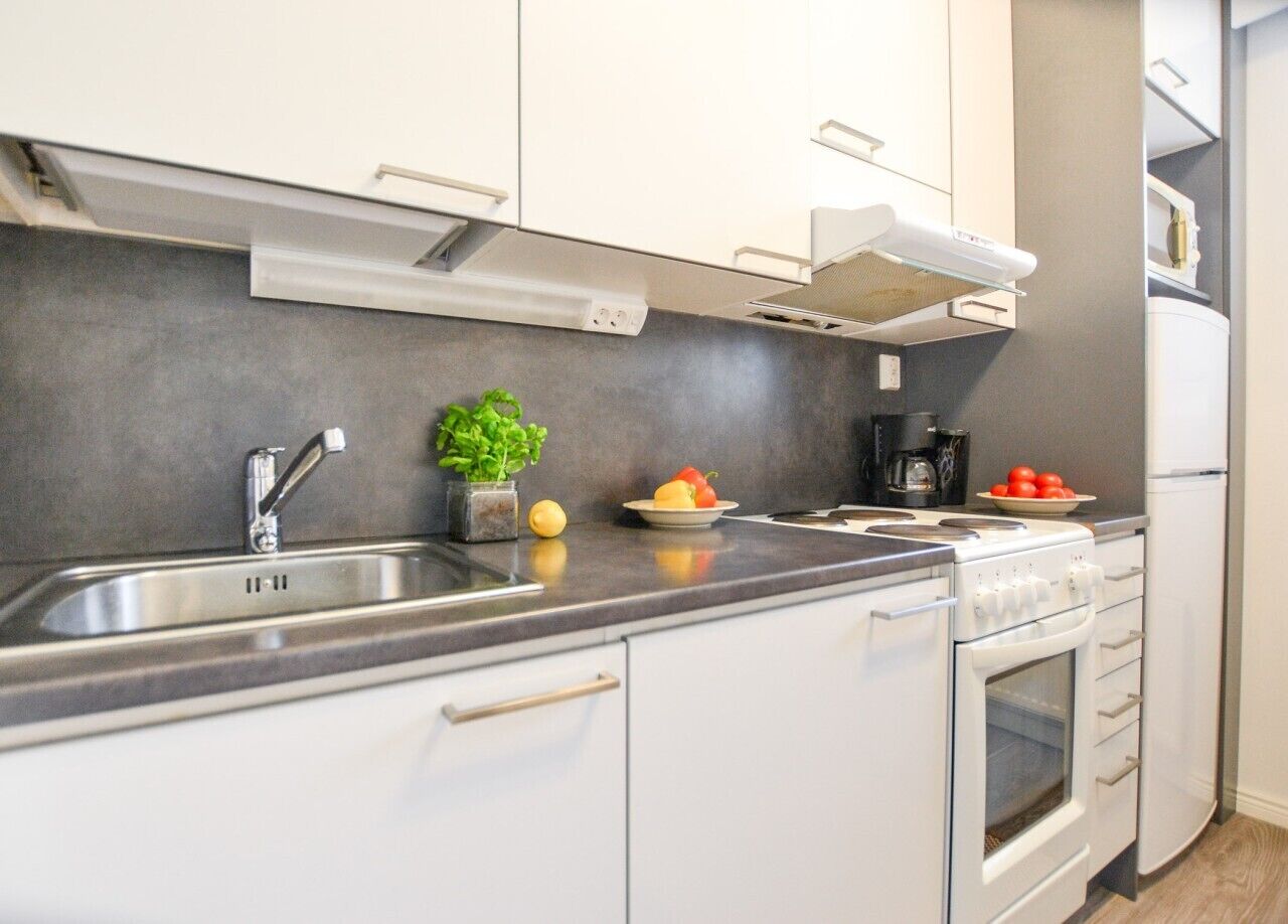 Coffee/tea maker, microwave, oven