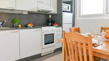 Coffee/tea maker, microwave, oven